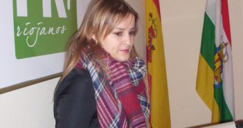 015_sara san juan interviniendo ante el consejo m unicipal del pr